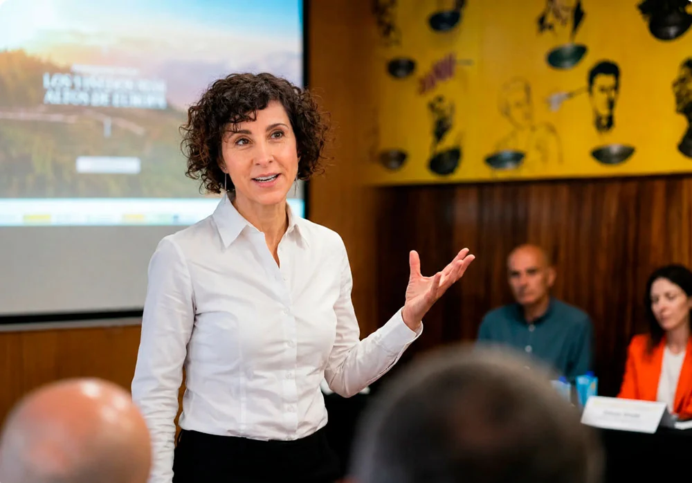 Carol de Sakudarte presentando ante público