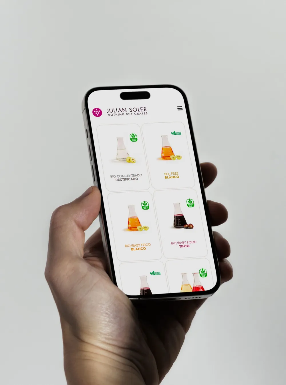 Catálogo de productos de uva por calidades en la web móvil de Julián Soler