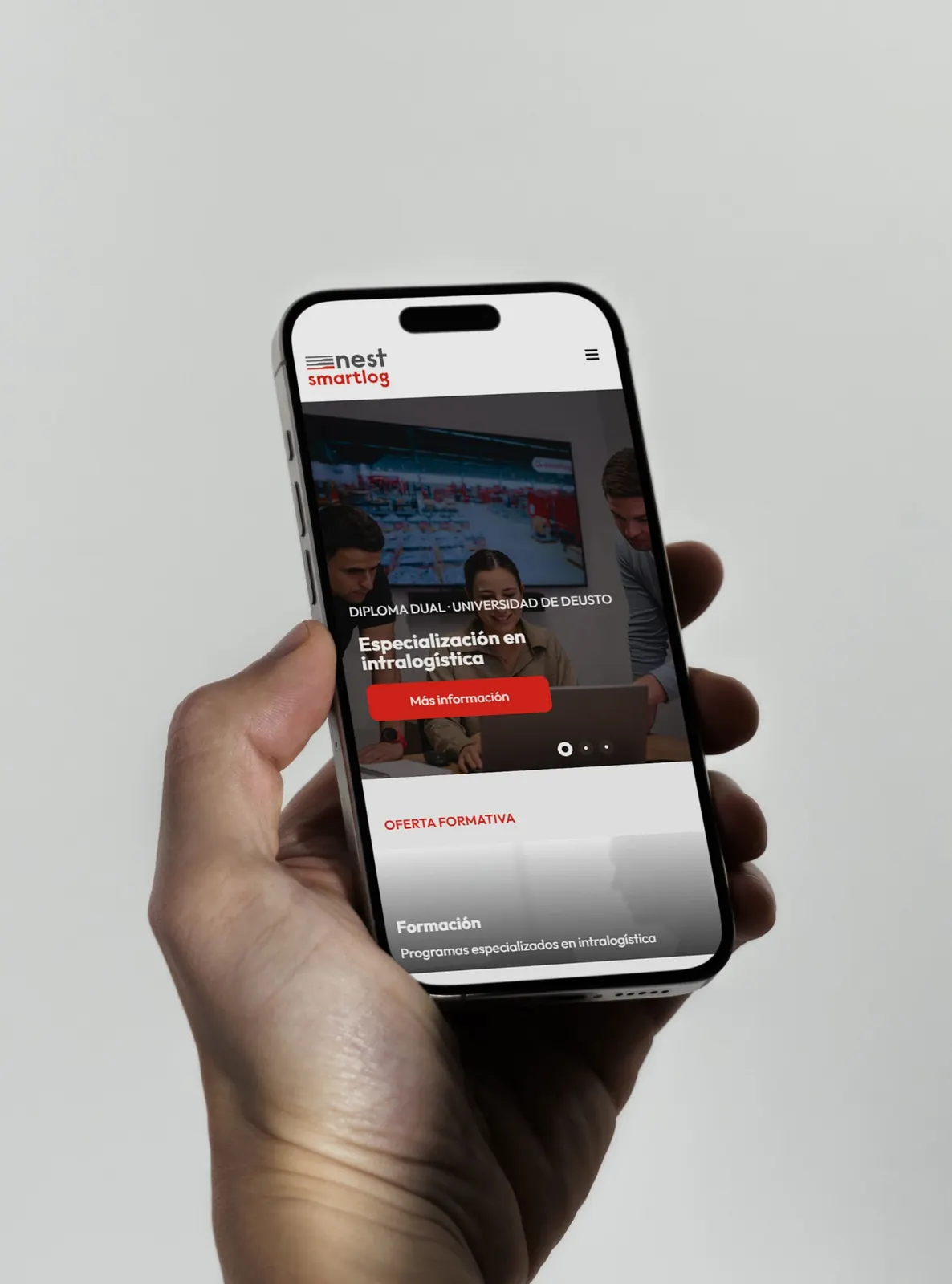 La web de Nest by SmartLog en un móvil, con el diploma dual en intralogística de la Universidad de Deusto