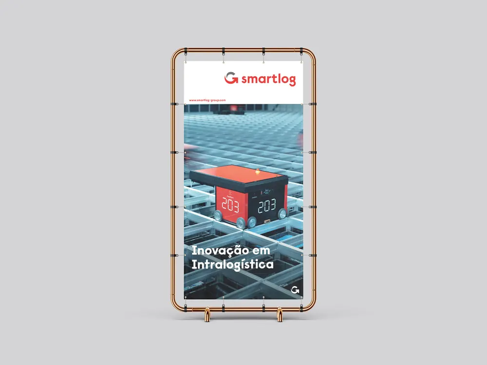 Branding industrial: roll-up de SmartLog para ferias